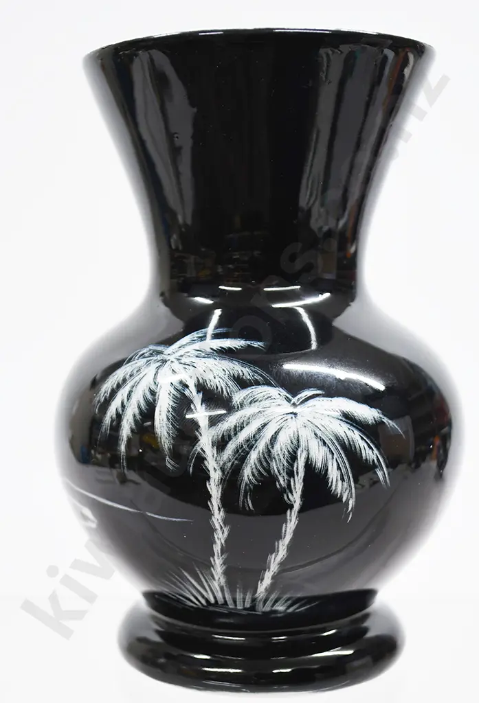 DIANA POTTERY AUSTRALIA FLYING DUCKS, FIJI VASES, NUMBER V137 Image 1++