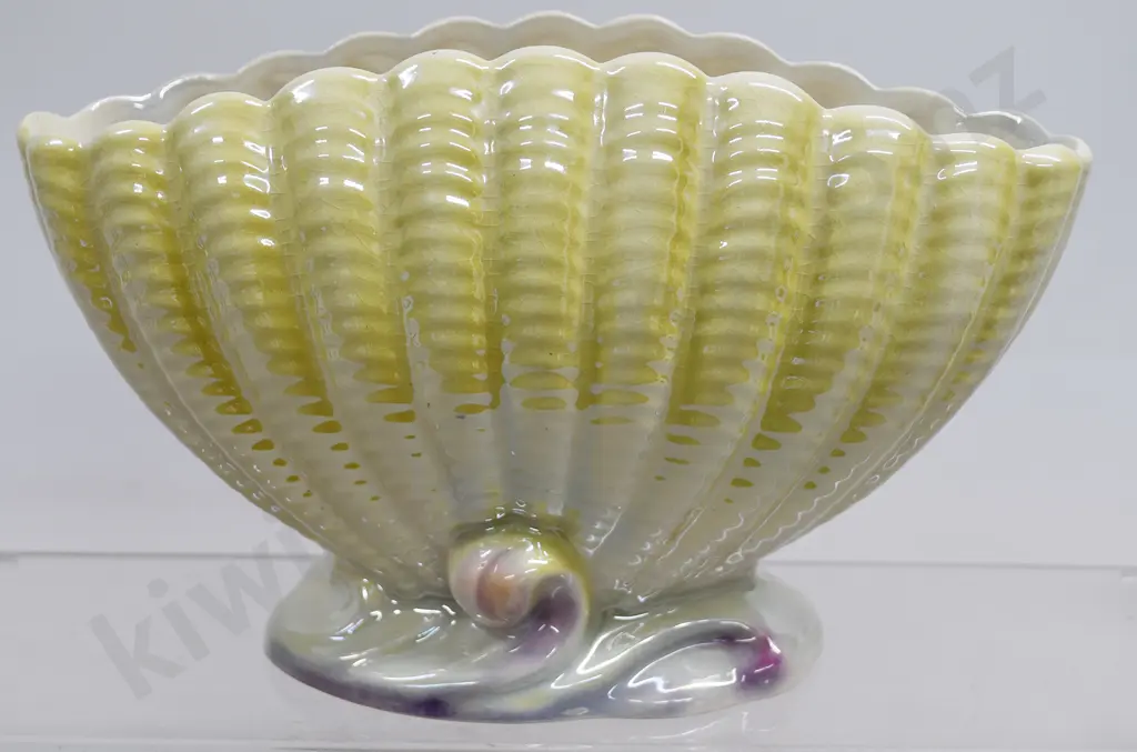 TITIAN CLAM LUSTRE VASE NUMBER B105 Image 1++