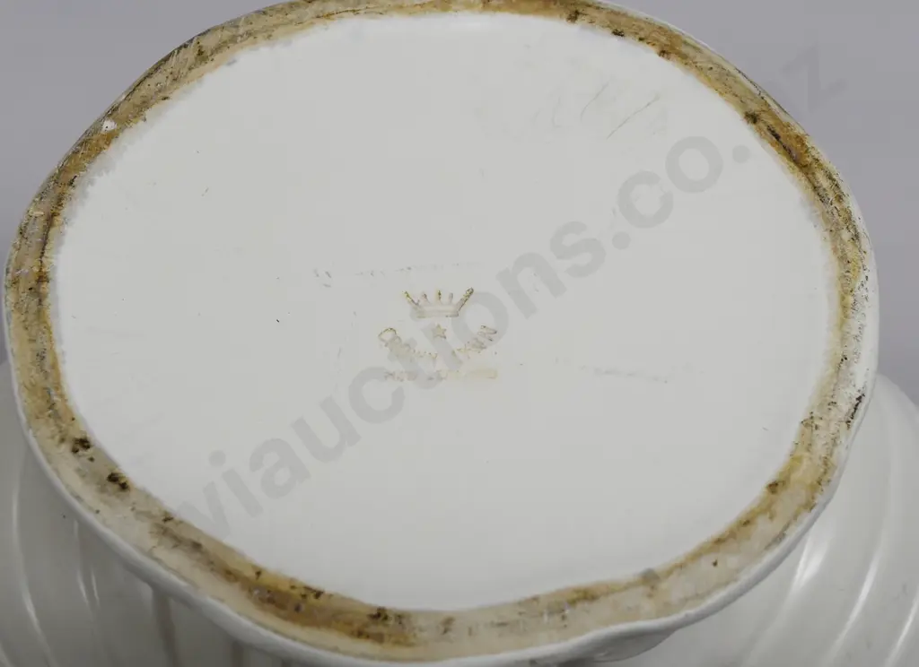 CROWN LYNN NAUTILUS DOUBLE SHELL VASE NUMBER 550 Image 1++