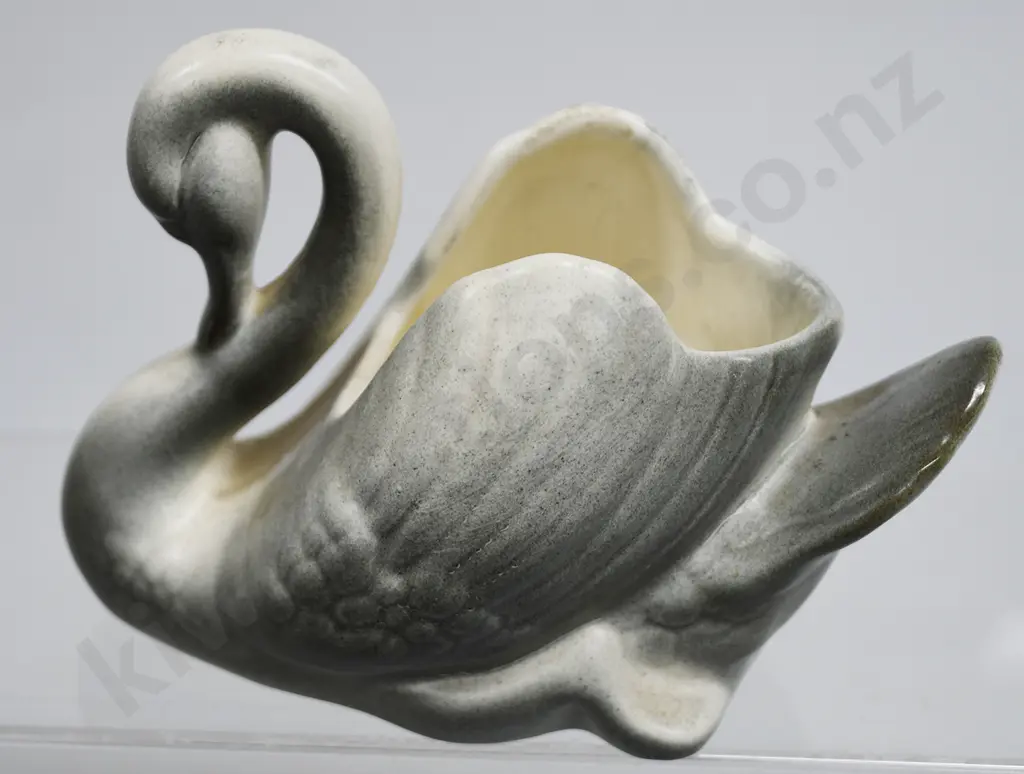 CROWN LYNN SMALL SWAN Image 1++