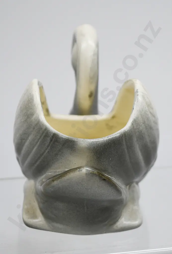 CROWN LYNN SMALL SWAN Image 1++