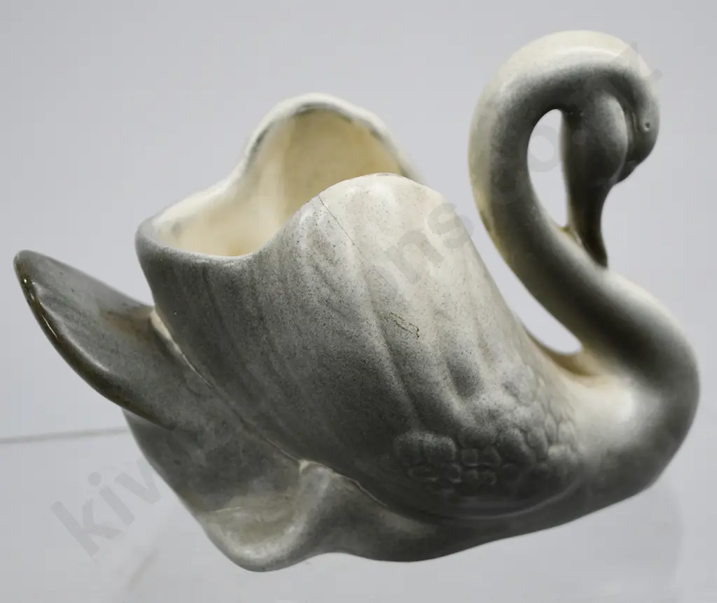 CROWN LYNN SMALL SWAN Image 1++