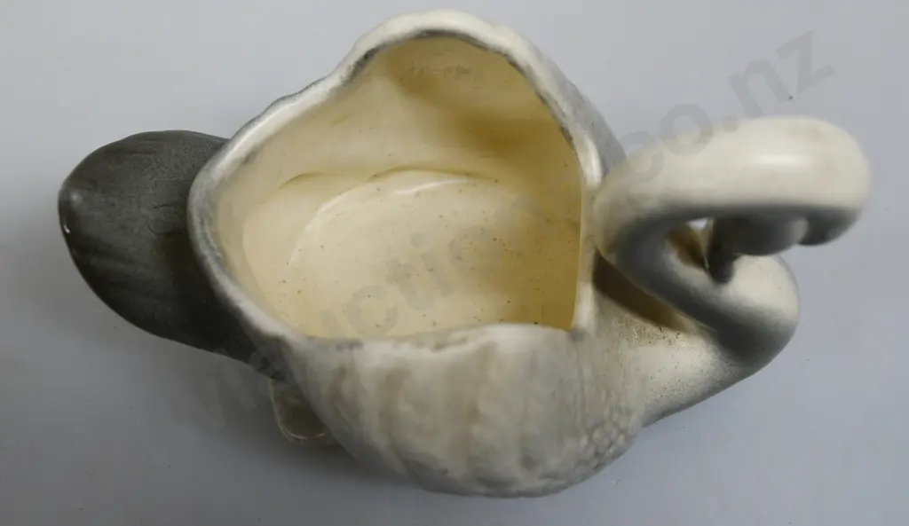 CROWN LYNN SMALL SWAN Image 1++