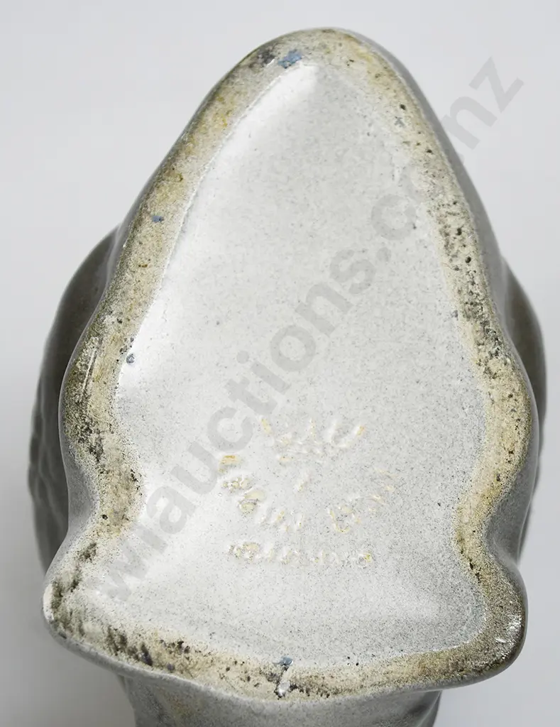 CROWN LYNN SMALL SWAN Image 1++