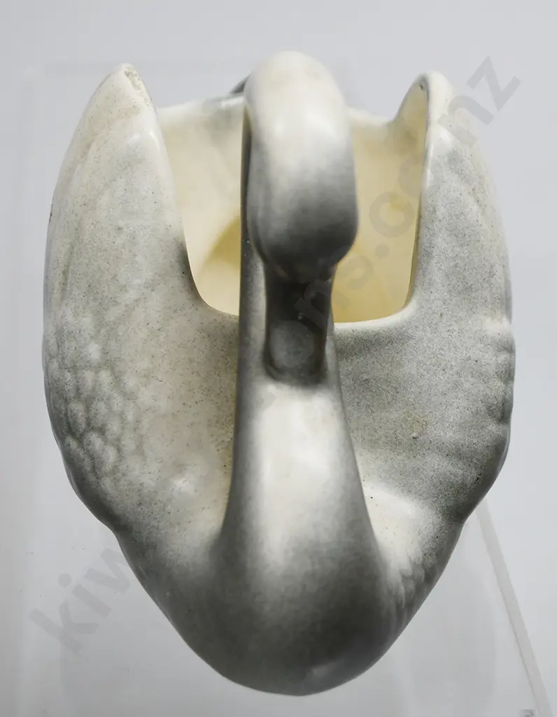 CROWN LYNN SMALL SWAN Image 1++