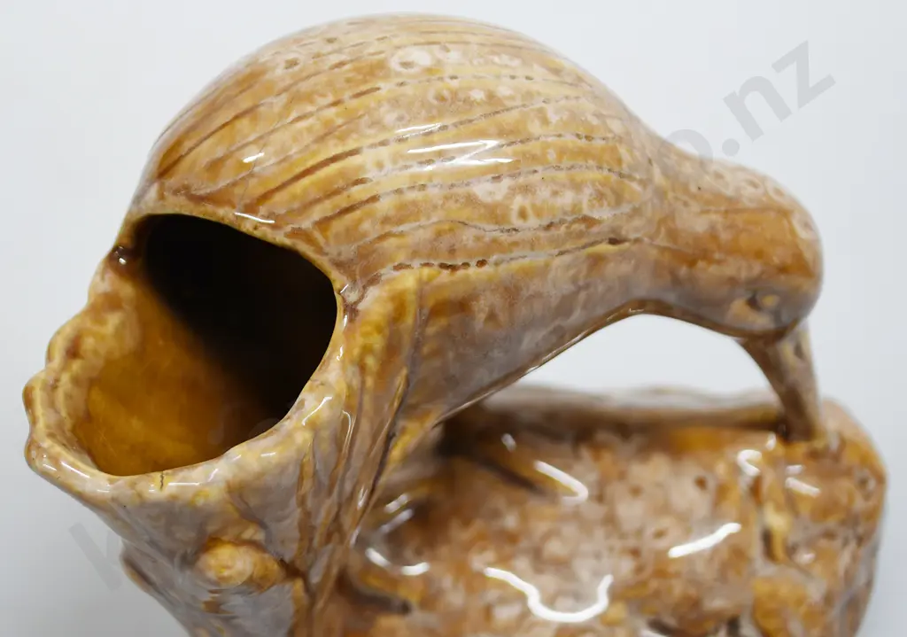 CROWN LYNN TRICKLE GLAZED KIWI VASE Image 1++