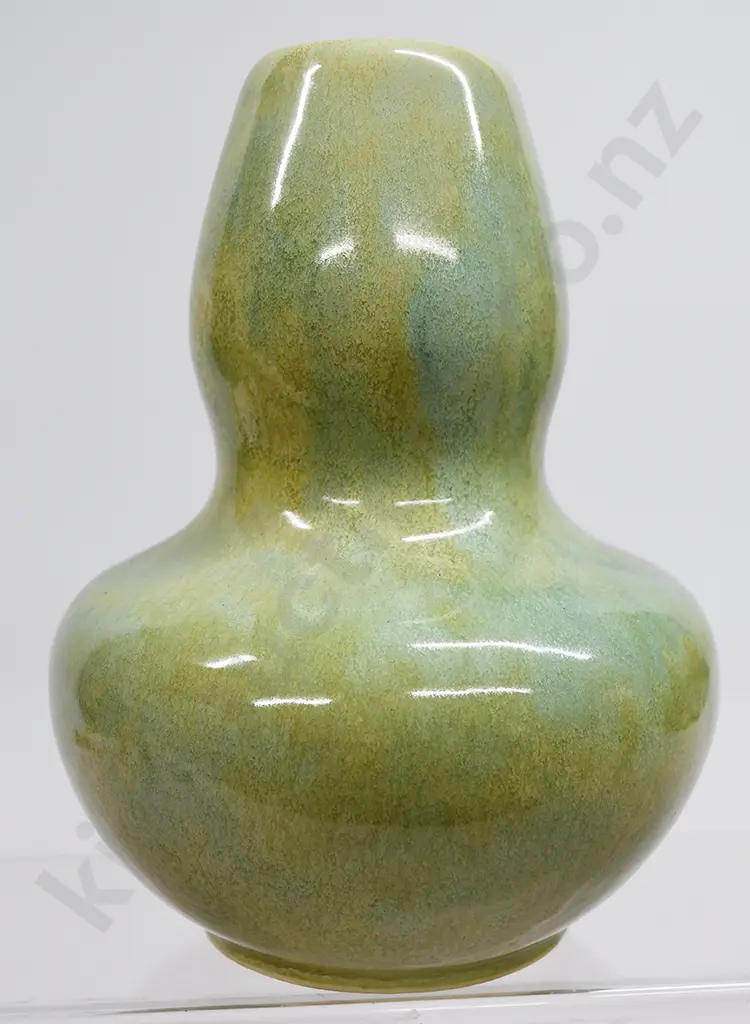CROWN LYNN VASE NUMBER 67 Image 1++