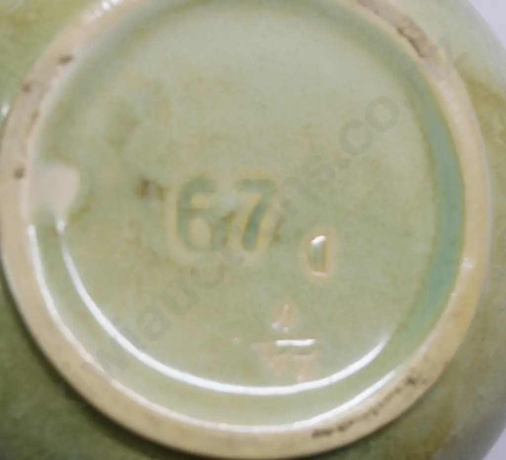 CROWN LYNN VASE NUMBER 67 Image 1++