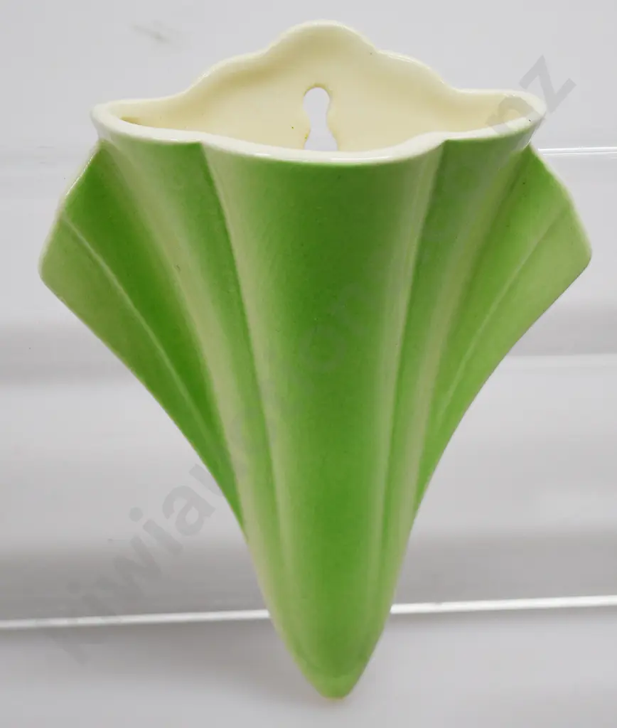CROWN LYNN MINT GREEN WALL POCKET NUMBER 464 Image 1++