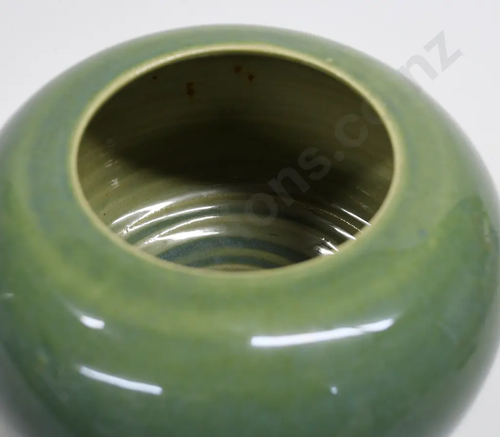 TIMARU POTTERIES VASE Image 1++