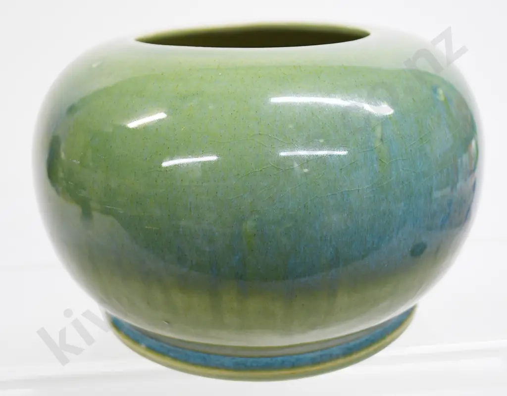 TIMARU POTTERIES VASE Image 1++