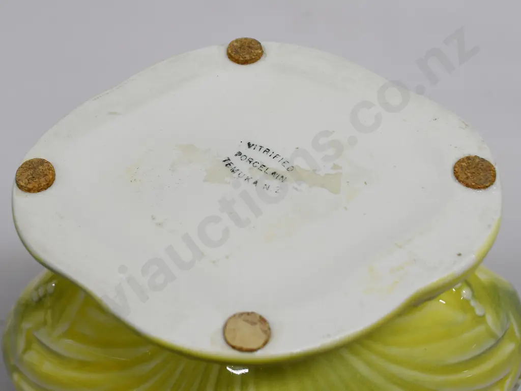 TEMUKA YELLOW GREEN SEAWEED SHELL VASE Image 1++