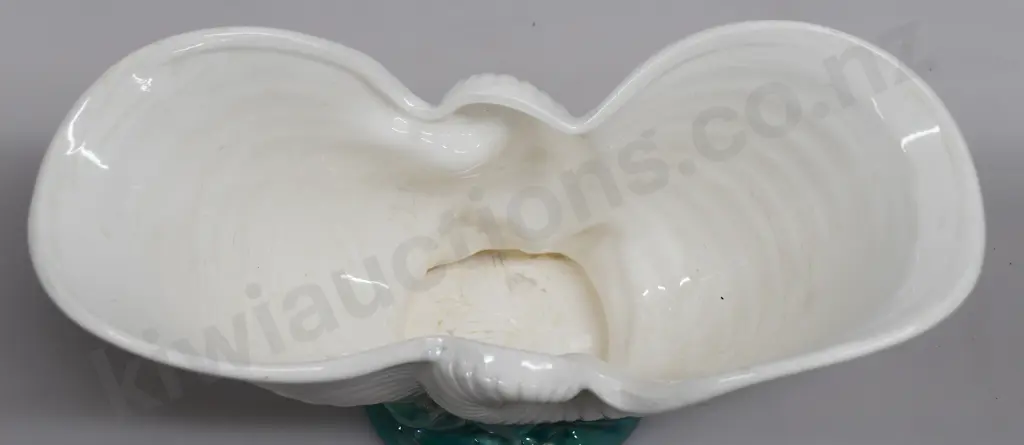 CROWN LYNN NAUTILUS DOUBLE SHELL VASE NUMBER 550 Image 1++