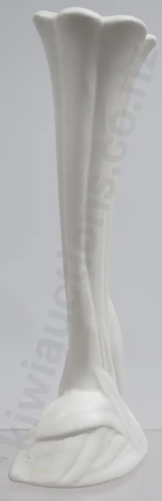 CROWN LYNN FLOWER BUD VASE NUMBER 2005 Image 1++