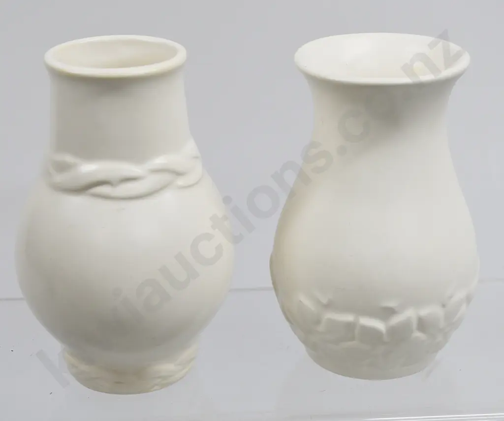 CROWN LYNN WHITE GLAZE MINI VASES NUMBERS 522, 527 Image 1++