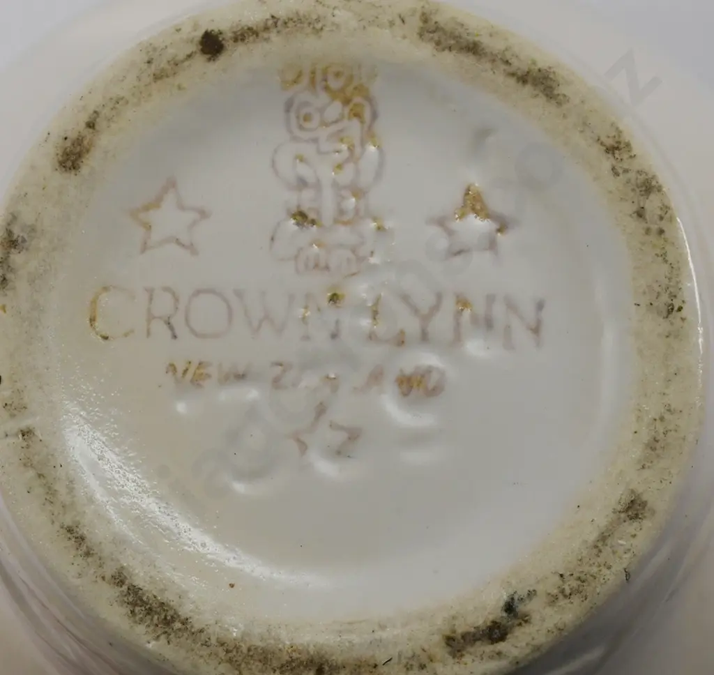 CROWN LYNN WHITE GLAZE MINI VASES NUMBERS 522, 527 Image 1++