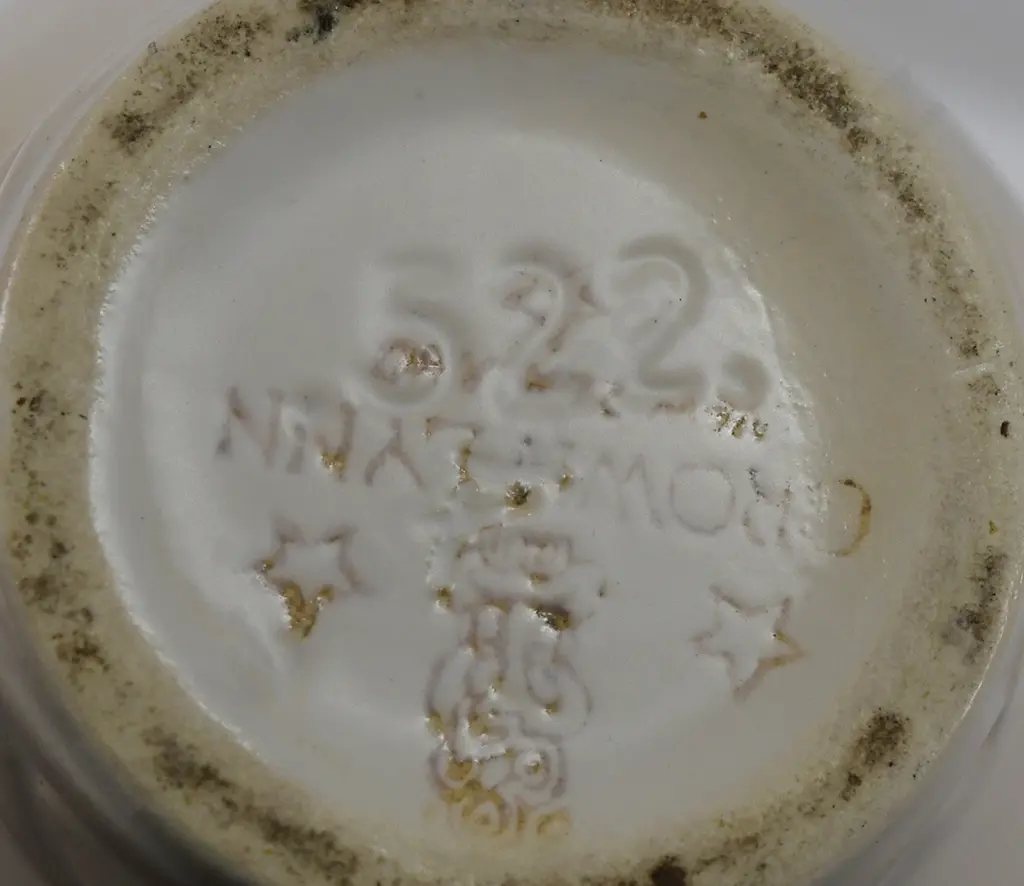 CROWN LYNN WHITE GLAZE MINI VASES NUMBERS 522, 527 Image 1++