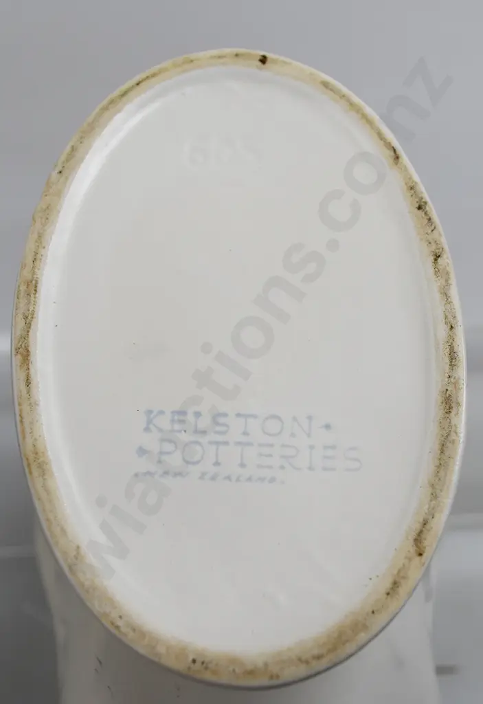 CROWN LYNN WIDE SPIKE PATTERN VASE, NUMBER 605 Image 1++