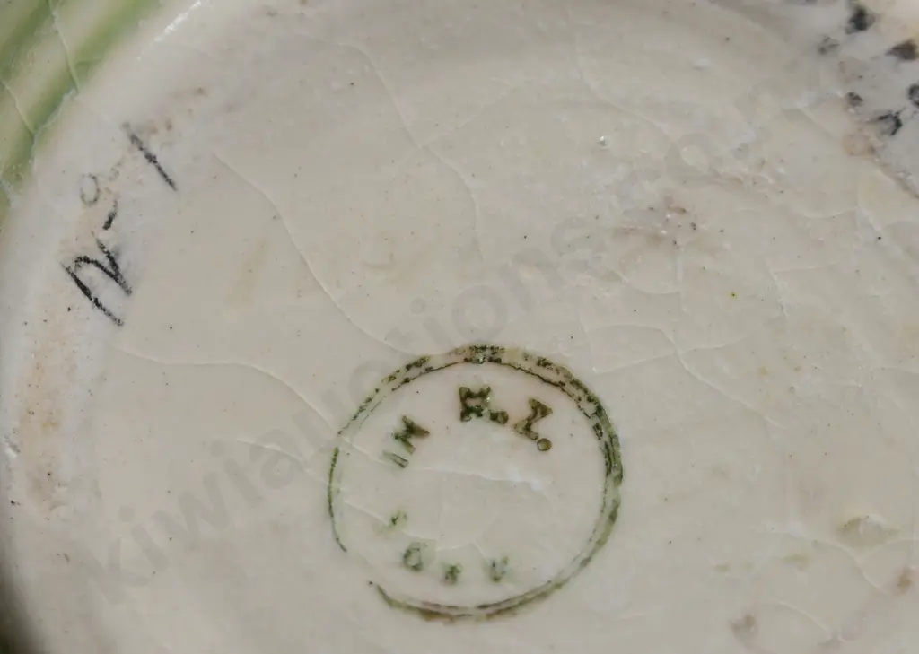 CROWN LYNN/AMBRICO VASE NUMBER 1 Image 1++