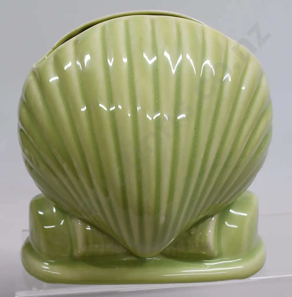 TEMUKA WARE LIGHT GREEN SHELL VASE Image 1++