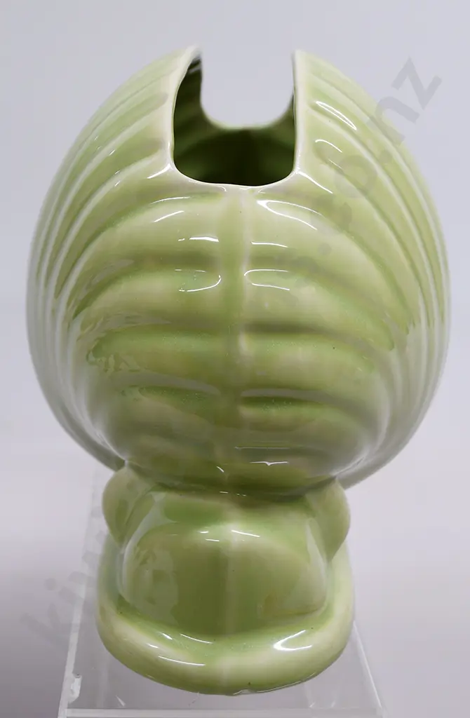 TEMUKA WARE LIGHT GREEN SHELL VASE Image 1++