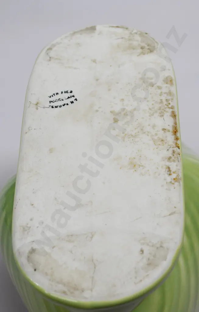 TEMUKA WARE LIGHT GREEN SHELL VASE Image 1++