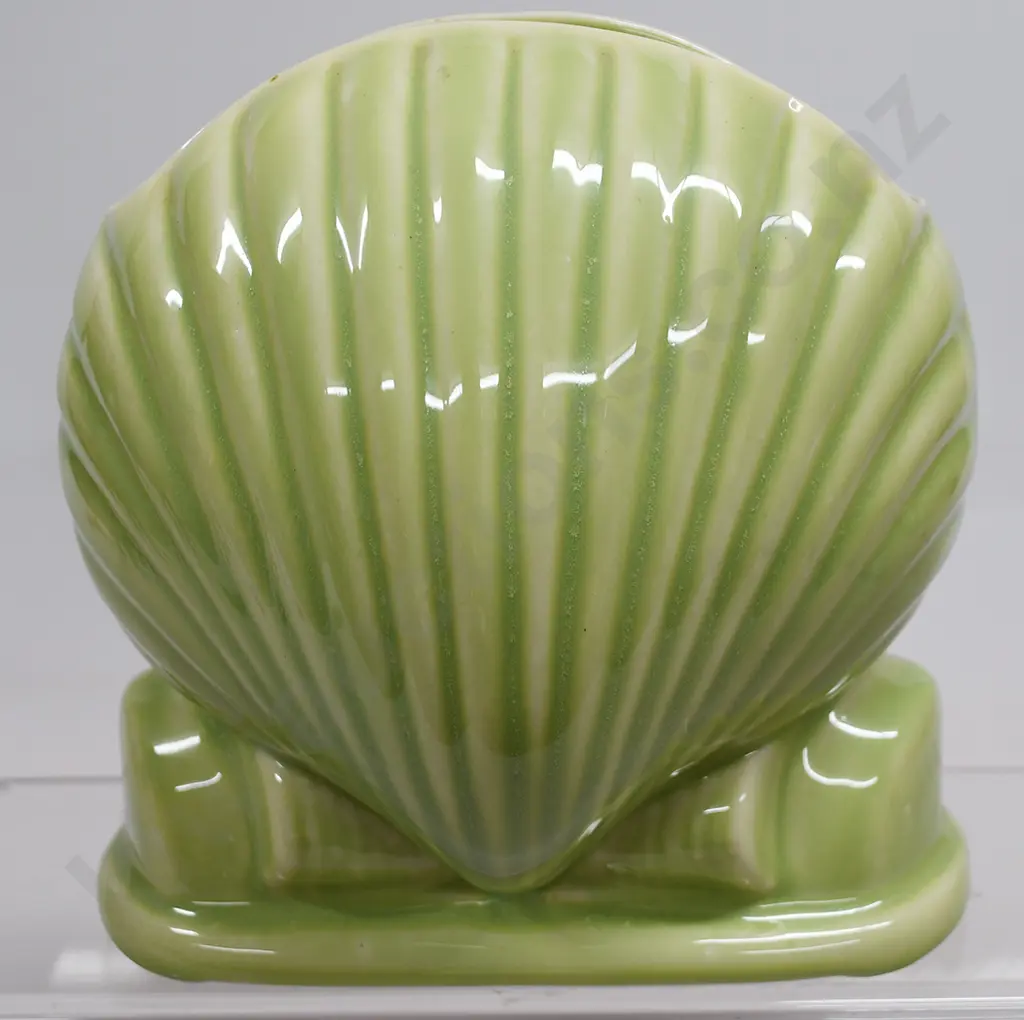 TEMUKA WARE LIGHT GREEN SHELL VASE Image 1++
