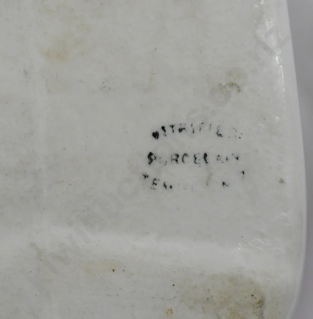 TEMUKA WARE GLOSS WHITE SHELL VASE Image 1++