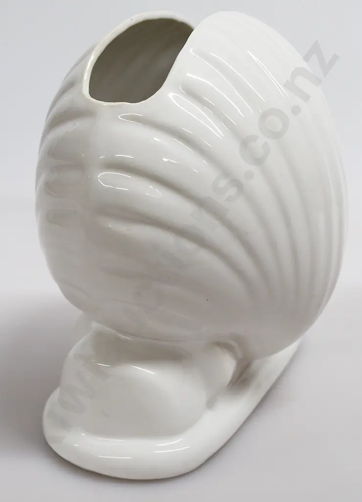 TEMUKA WARE GLOSS WHITE SHELL VASE Image 1++