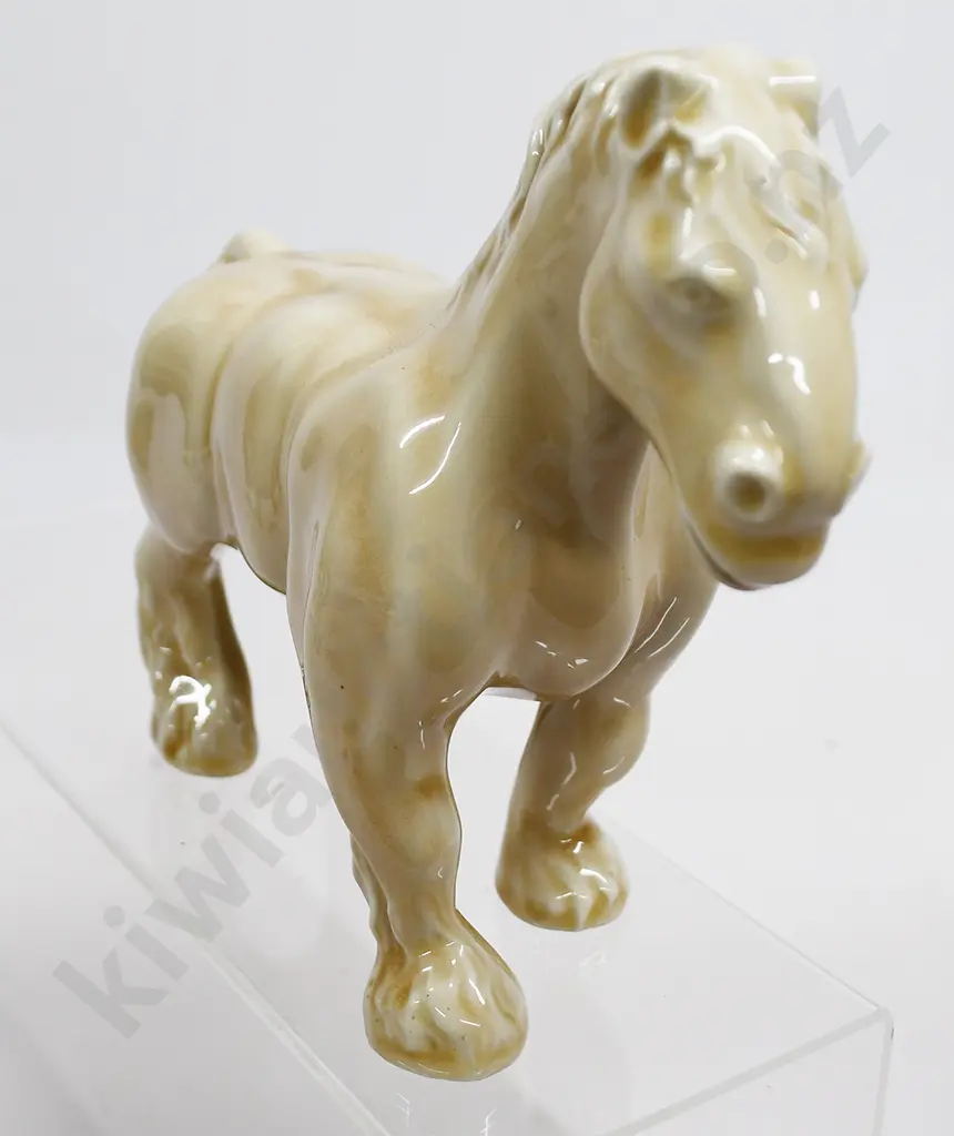 TEMUKA WARE DRAUGHT HORSE BEIGE Image 1++
