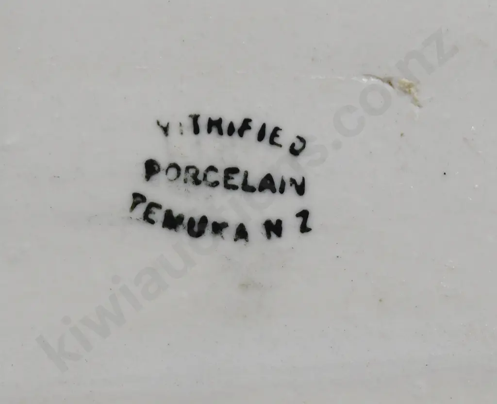 TEMUKA WARE CREAM WHITE SHELL VASE Image 1++