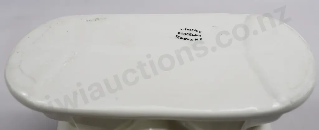 TEMUKA WARE CREAM WHITE SHELL VASE Image 1++