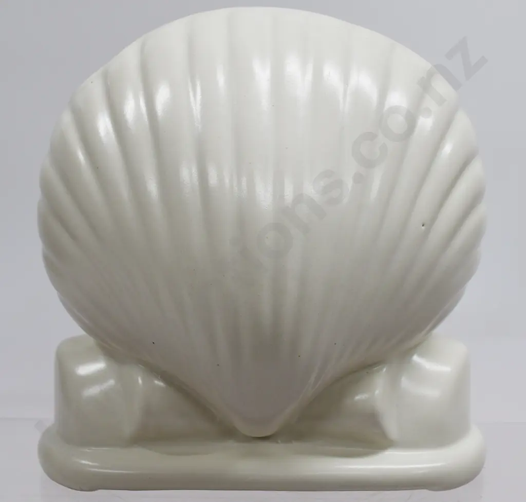 TEMUKA WARE CREAM WHITE SHELL VASE Image 1++