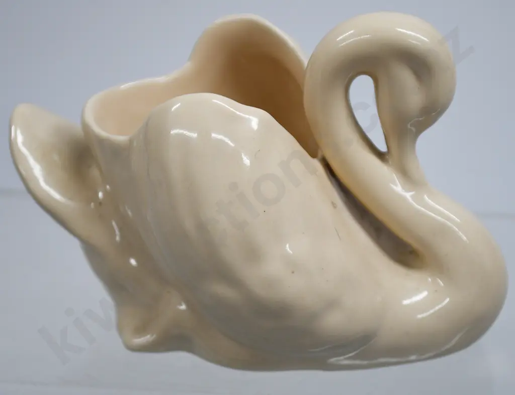 TEMUKA POTTERY SMALL SWAN Image 1++