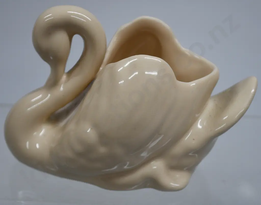 TEMUKA POTTERY SMALL SWAN Image 1++