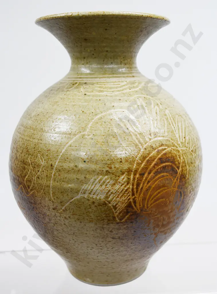 ROYCE MCGLASHEN VASE Image 1++