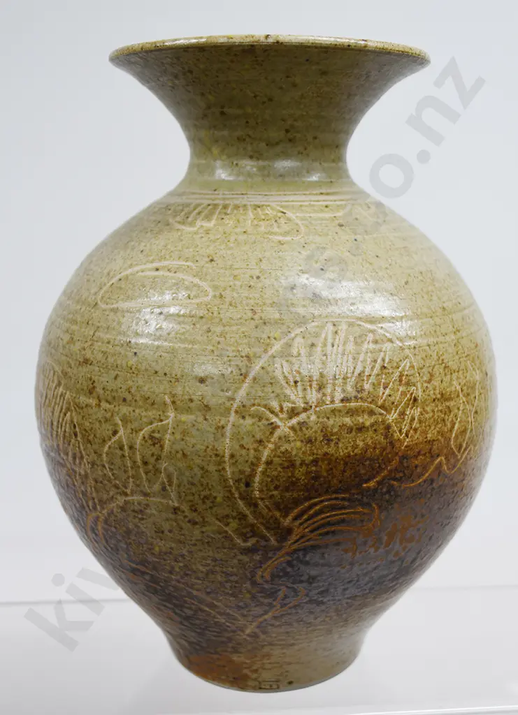 ROYCE MCGLASHEN VASE Image 1++