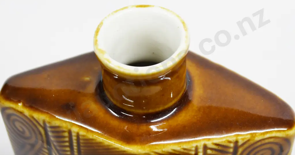 PARKER POTTERY STOPPERED BOTTLE FOR LINCOLN WINES Image 1++