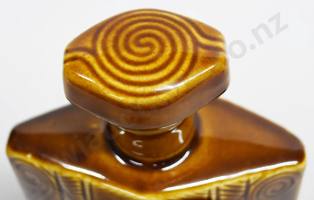 PARKER POTTERY STOPPERED BOTTLE FOR LINCOLN WINES Image 1++