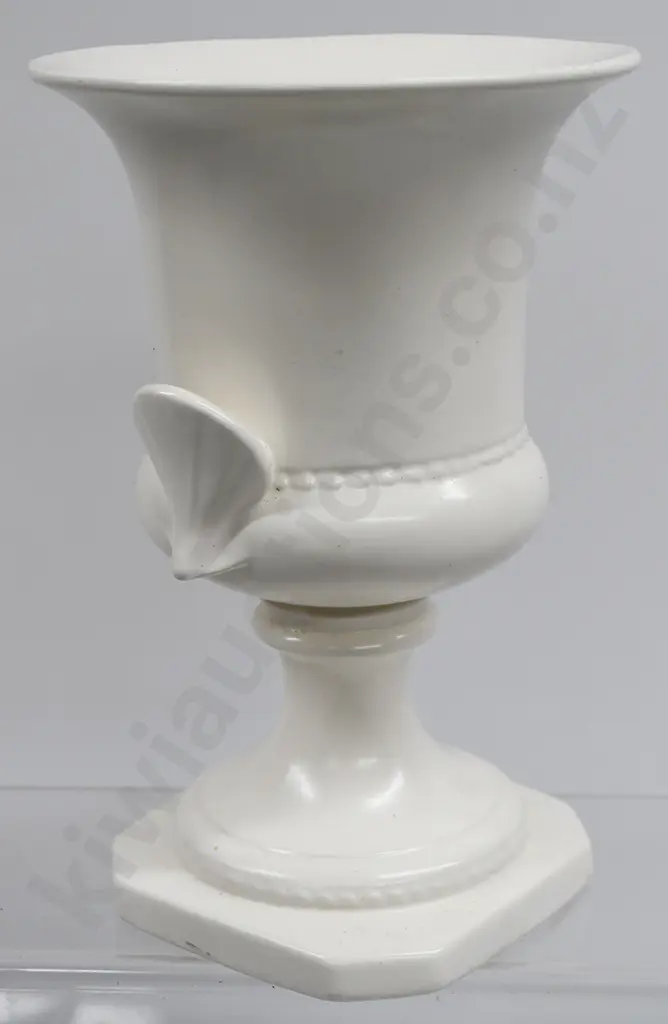 CROWN LYNN URN MANTLE VASE WITH SHELL EARS NUMBER 665 Image 1++