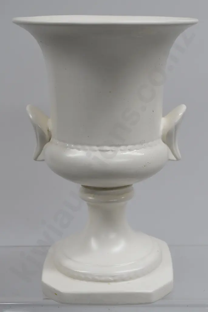 CROWN LYNN URN MANTLE VASE WITH SHELL EARS NUMBER 665 Image 1++