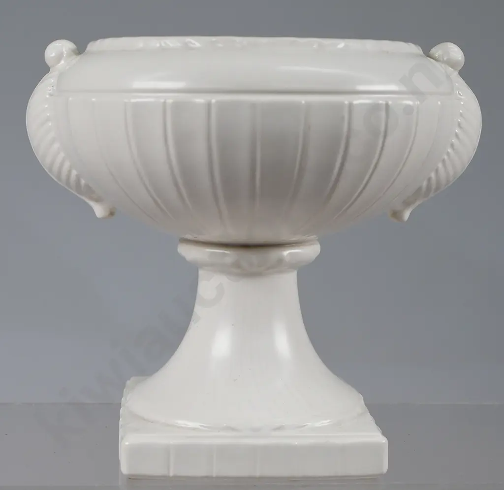 CROWN LYNN URN MADE FOR ROYAL VISIT 1963 Image 1++