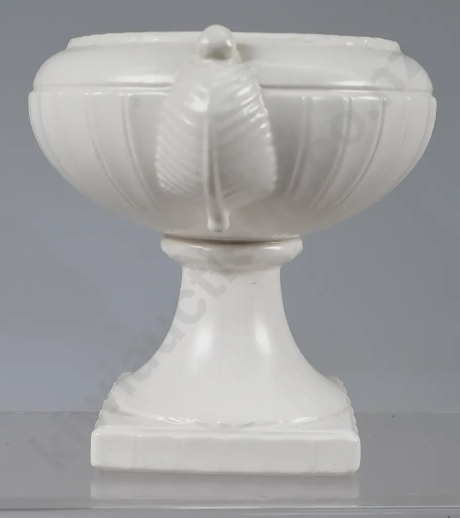 CROWN LYNN URN MADE FOR ROYAL VISIT 1963 Image 1++