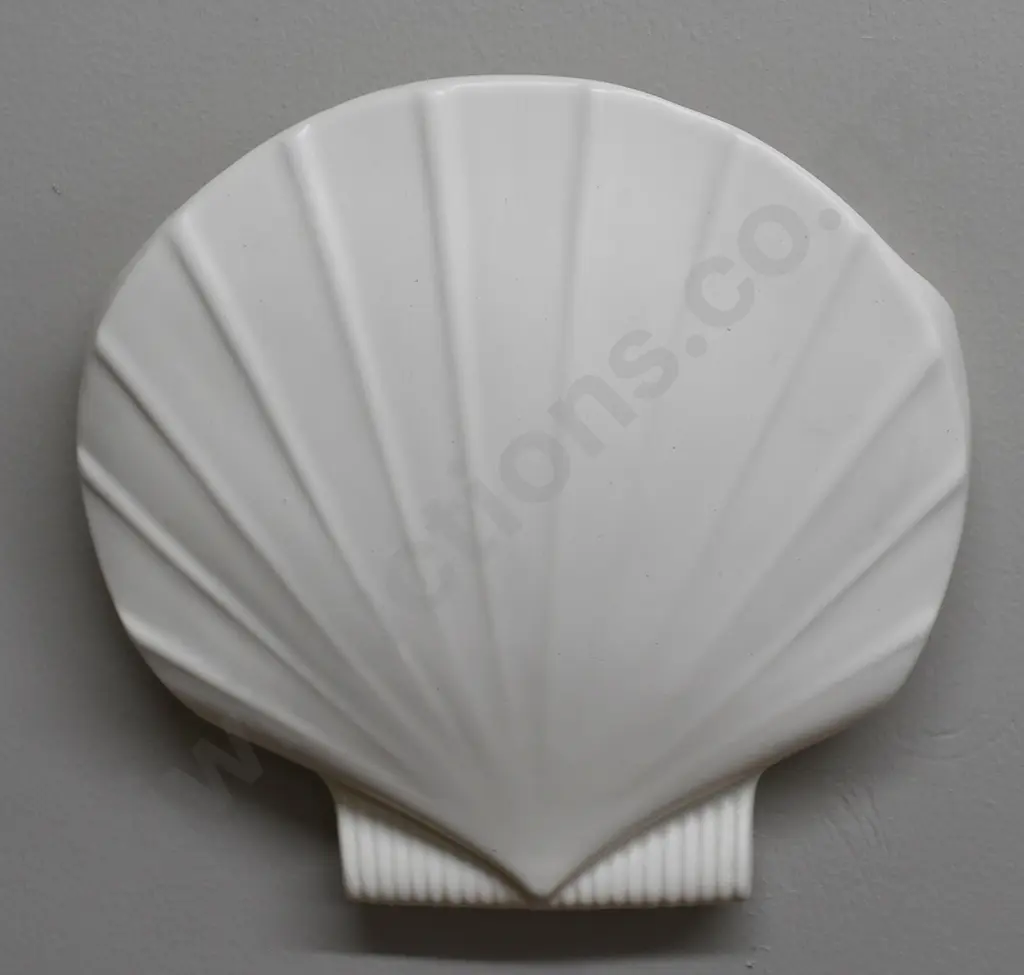 CROWN LYNN WALL POCKET SCALLOP SHELL Image 1++