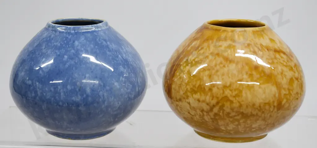 CROWN LYNN VASES NUMBER 43 Image 1++