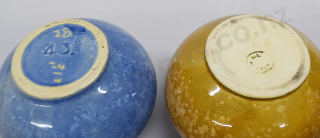 CROWN LYNN VASES NUMBER 43 Image 1++