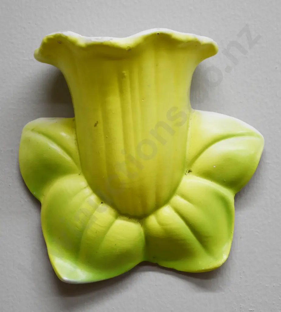 CROWN LYNN WALL POCKET DAFFODIL NUMBER 541 Image 1++