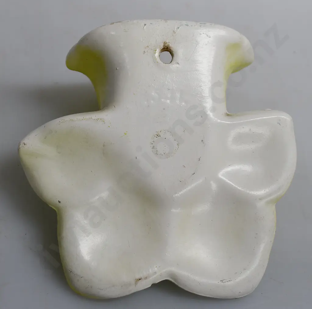 CROWN LYNN WALL POCKET DAFFODIL NUMBER 541 Image 1++