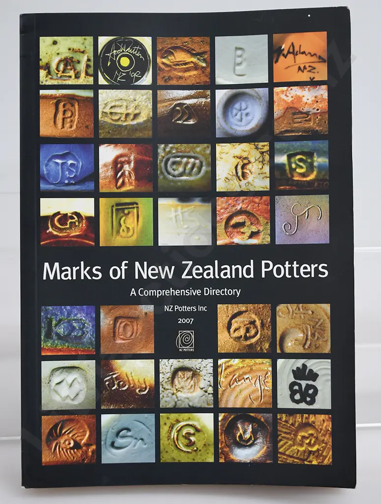 MARKS OF NEW ZEALAND POTTERS BOOK Image 1++