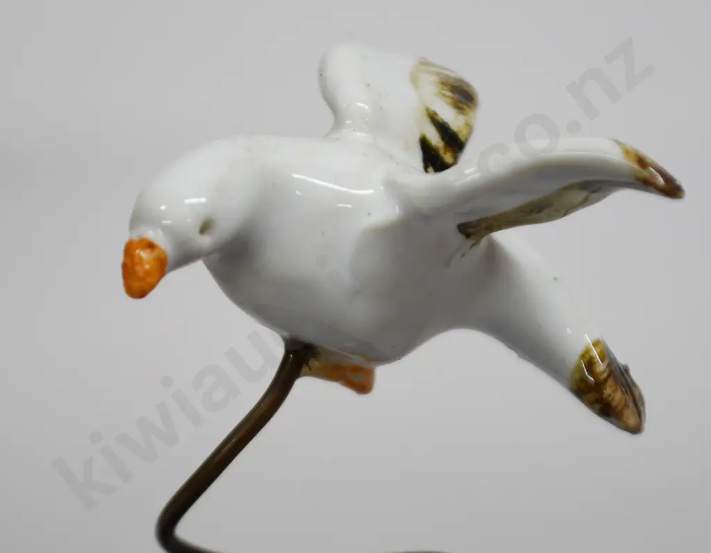 MARION MEWBURN TEAPOT Image 1++